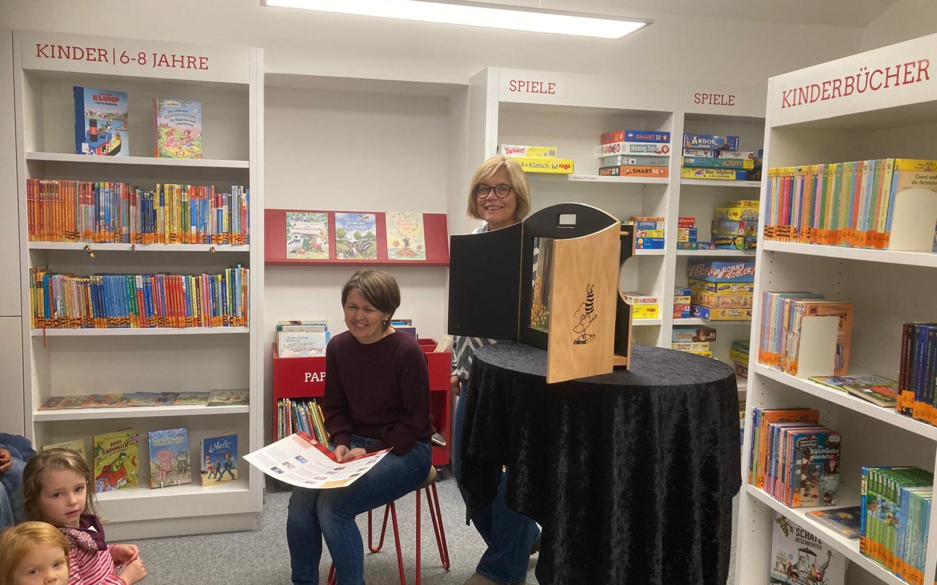 Kamishibai mit Andrea und Christine